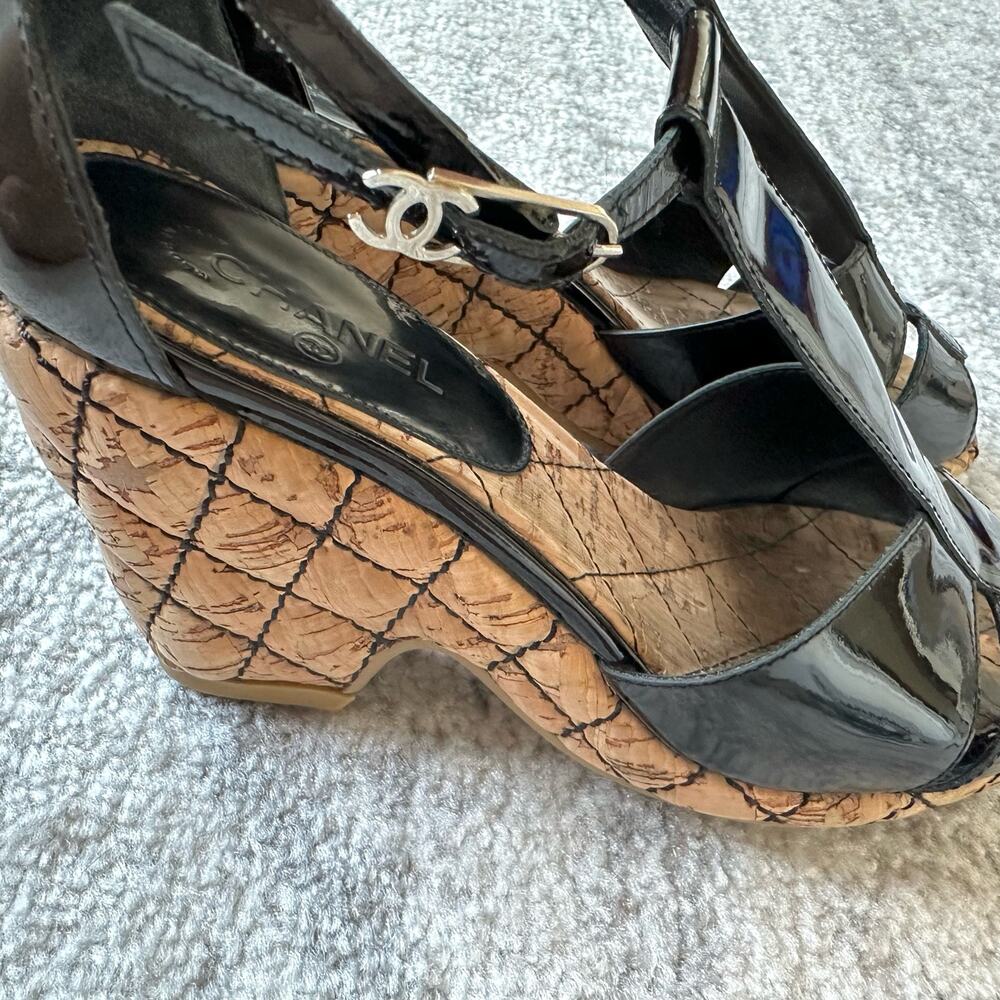 CHANEL Patent Leather T-Strap Quilted Cork Platform Block Heel Sandal Size US 6 - Picture 9 of 14